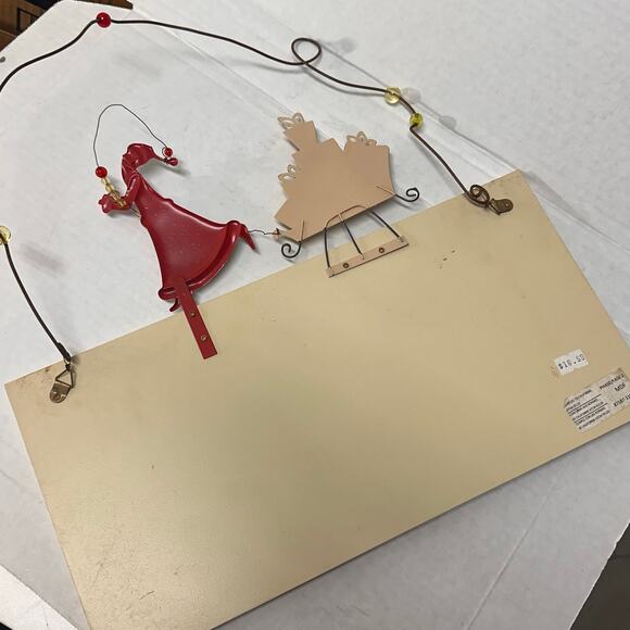 “Believe in the Magic of Christmas” Sign • Hanging Wall Decor - Picture 5 of 6